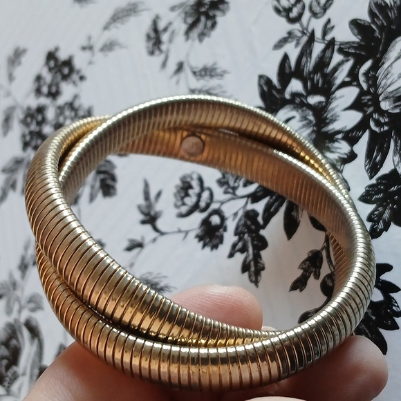 Elegant Vintage Goldtone Stretch Coil Wrap Bracelet - Picture 5 of 10